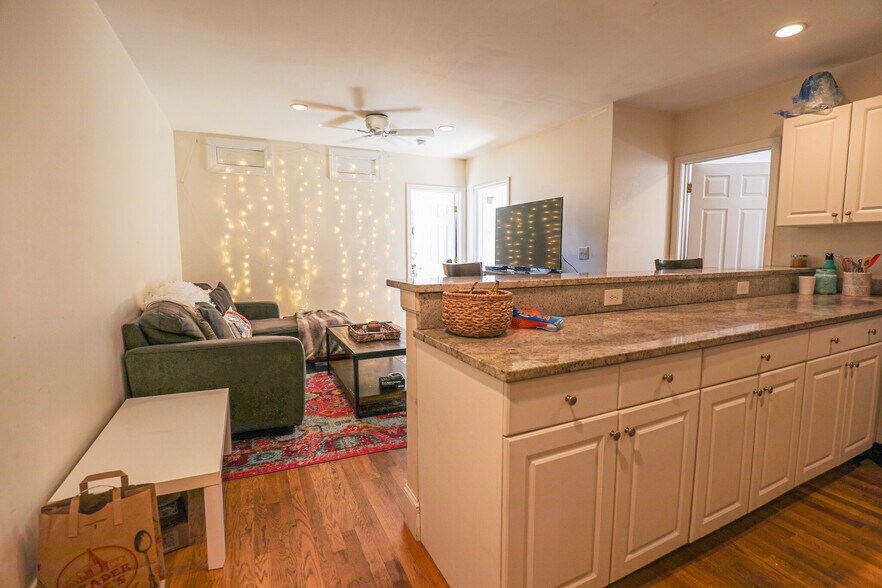 Building Photo - 66 Egmont St