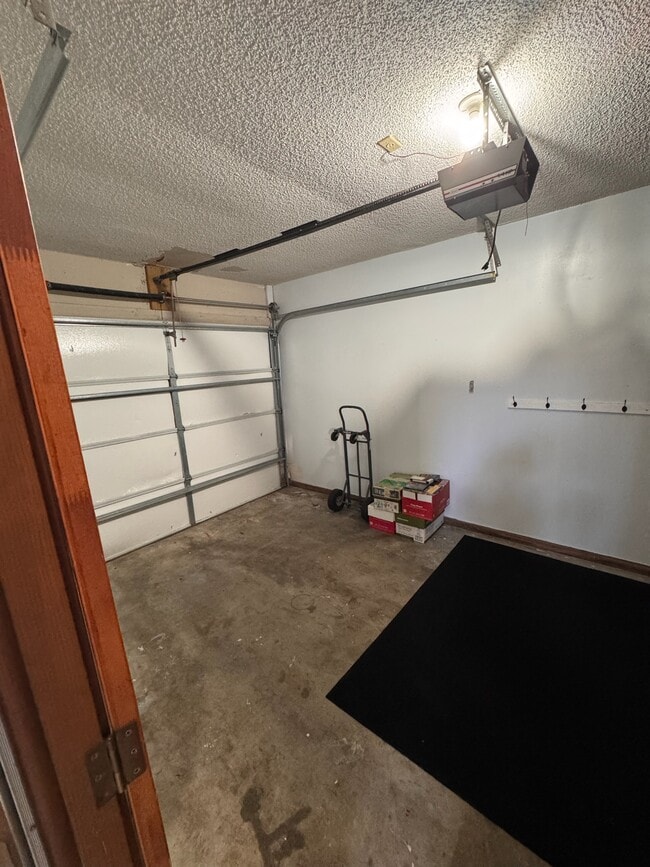 Building Photo - 11719 Fort Caroline Lakes Dr N