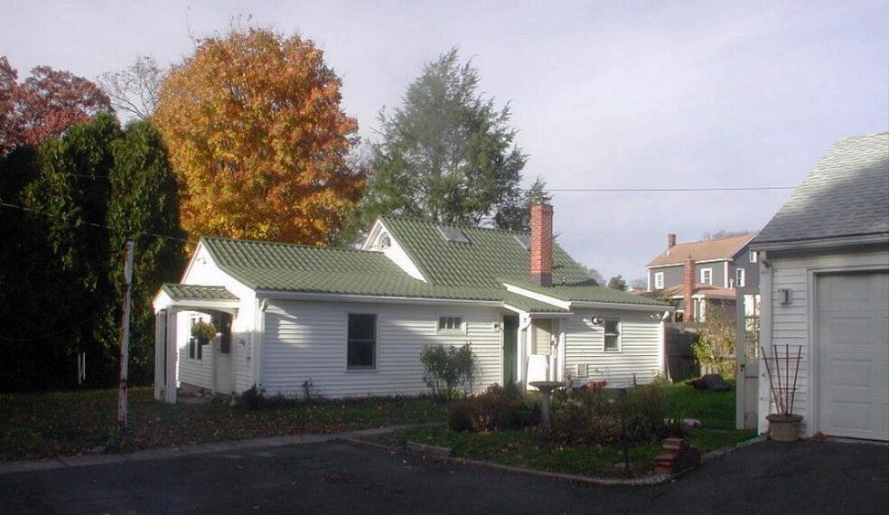 Building Photo - 23 Fairlawn Ave