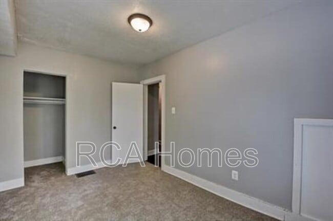 Building Photo - 2948 N Park Ave