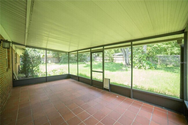 Building Photo - 1009 NW 39th Dr