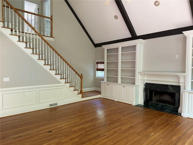 Building Photo - 305 Pilgrimage Point