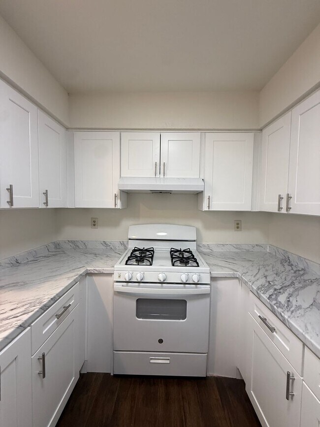 Building Photo - N57000