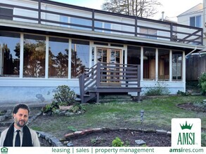 Building Photo - Coming Soon! Rare mid-century light filled...