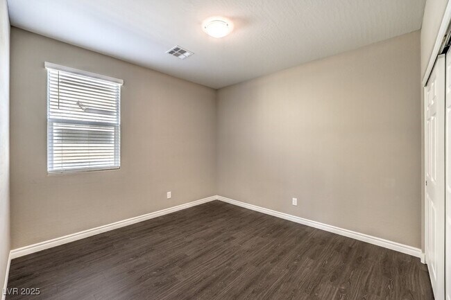 Building Photo - 10783 Searchers Ave