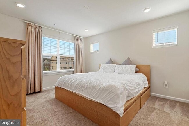Building Photo - 7132 McHenry Mews