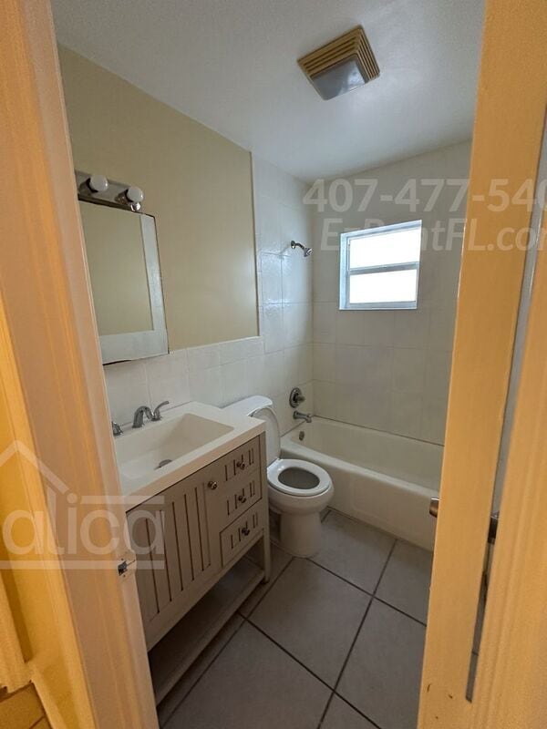 Building Photo - 13753 Oleander Ave