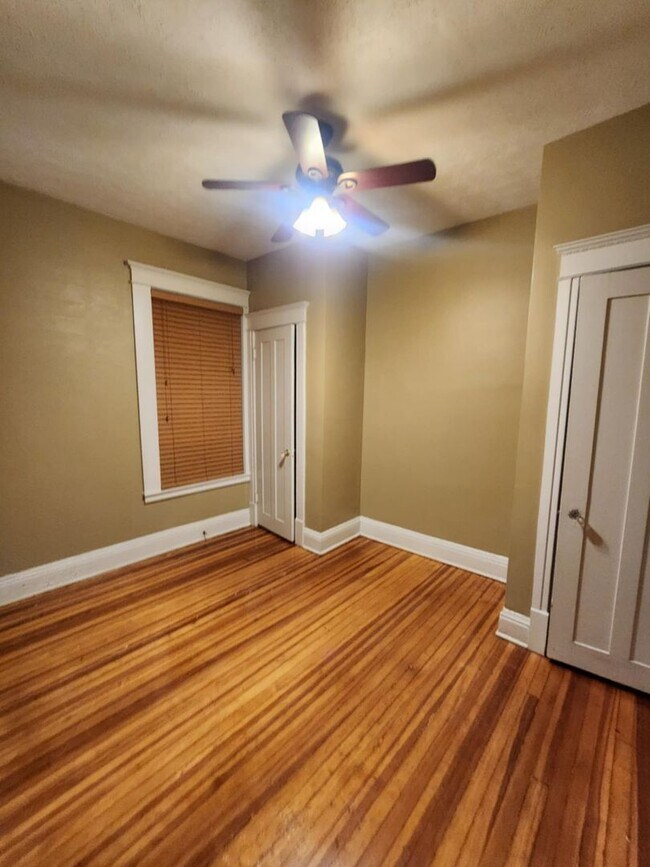 Building Photo - Three Bedroom Villa in Downtown Omaha!