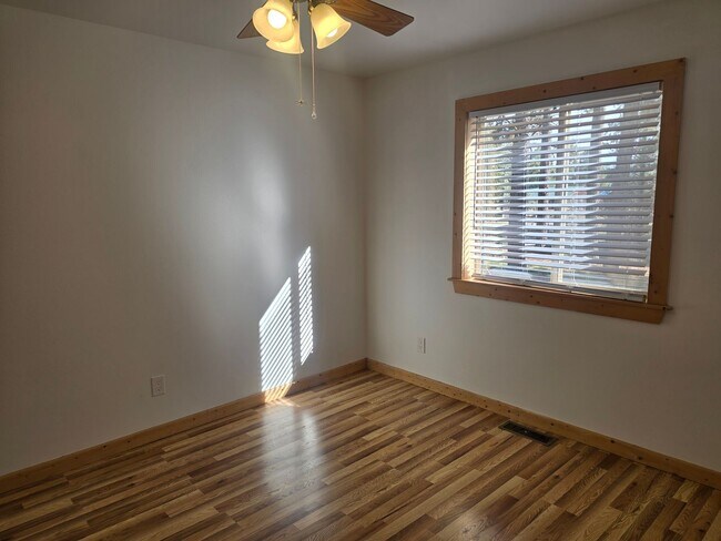 Building Photo - Lovely Lakewood Home