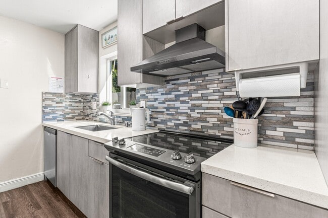 Building Photo - 1121 N 66 Terrace