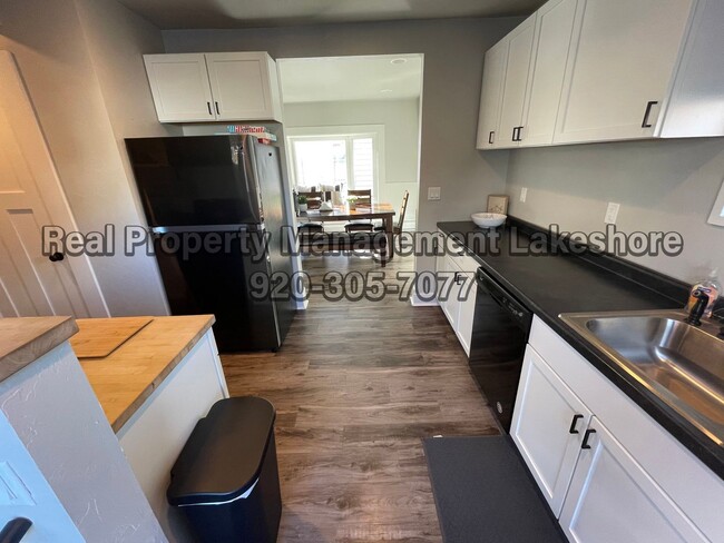 Building Photo - Fully Furnished House - Six or Twelve Mont...