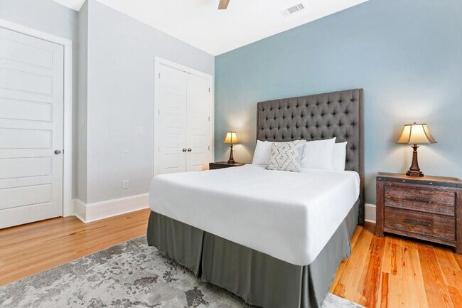 Building Photo - 1212 Carondelet St