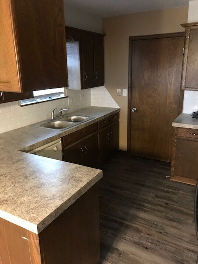 Building Photo - 3 bedroom 2 bath home