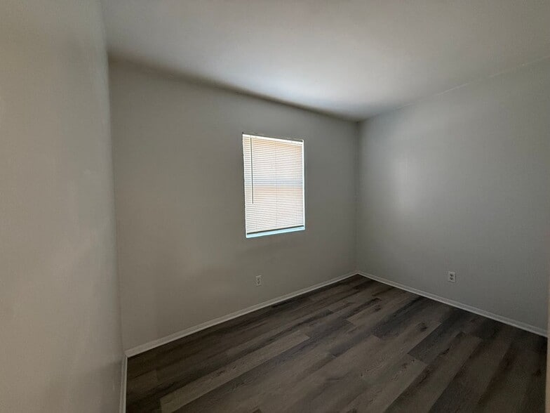 Building Photo - 8136 Troost Ave