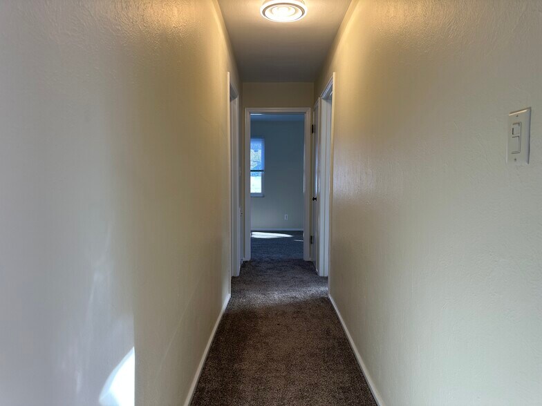 Building Photo - 2128 Collinway St