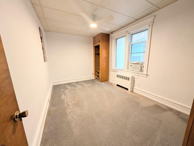 Building Photo - 3 N Newport Ave