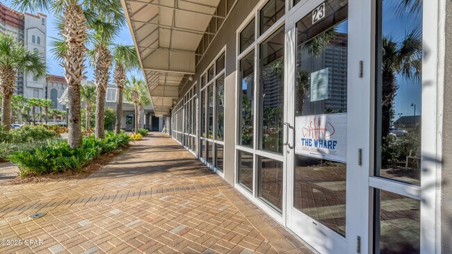 Building Photo - 9902 S Thomas Dr