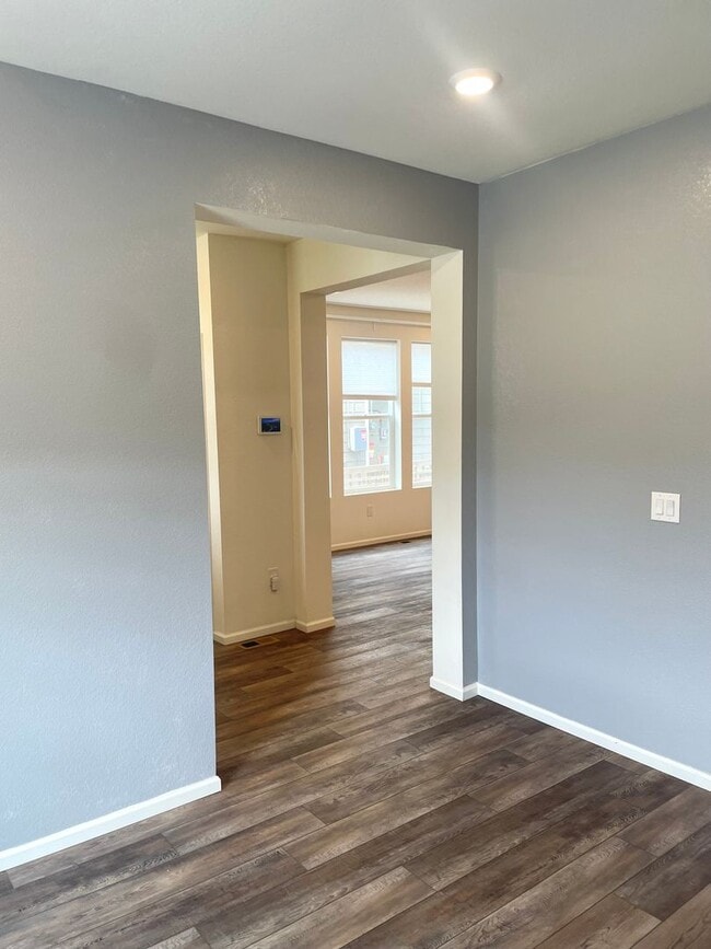 Building Photo - Beautiful 4bd 3.5 bath townhome for rent
