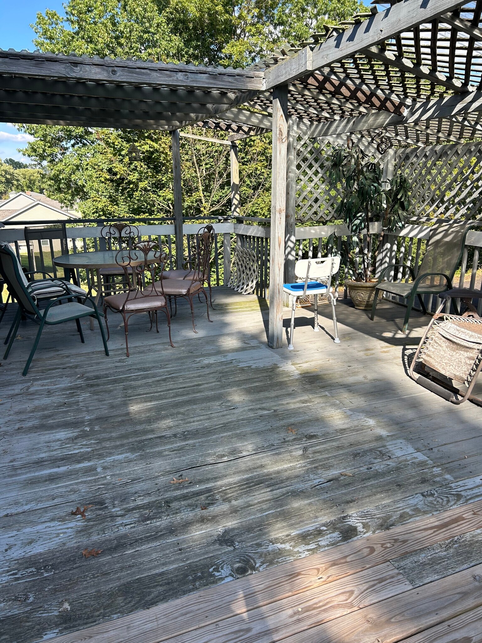 Large deck, party covered - 3424 Martindale Rd NE