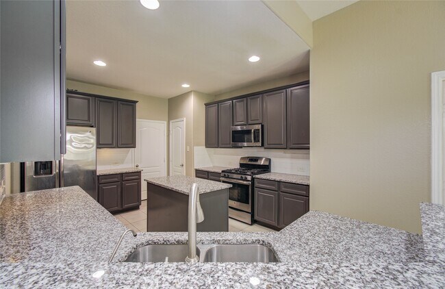 Building Photo - 7631 Willow School Dr
