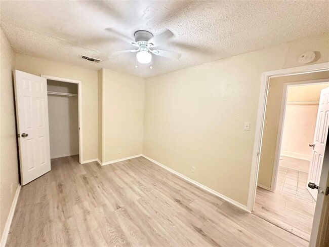 Building Photo - 4302 Scottsdale Rd