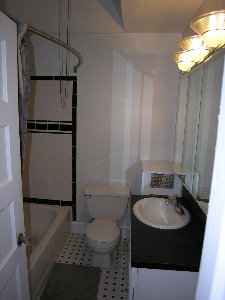 Building Photo - 577 Green Ln
