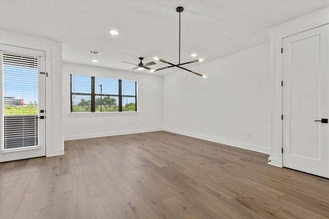 Building Photo - 315 Holton Dr
