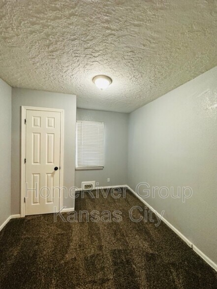 Building Photo - 14409 East 39th St S