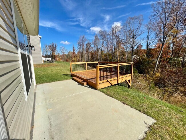 Building Photo - Stunning 4 Bedroom 2.5 Bathroom 2-story Home in NE Greensboro with 2 car garages