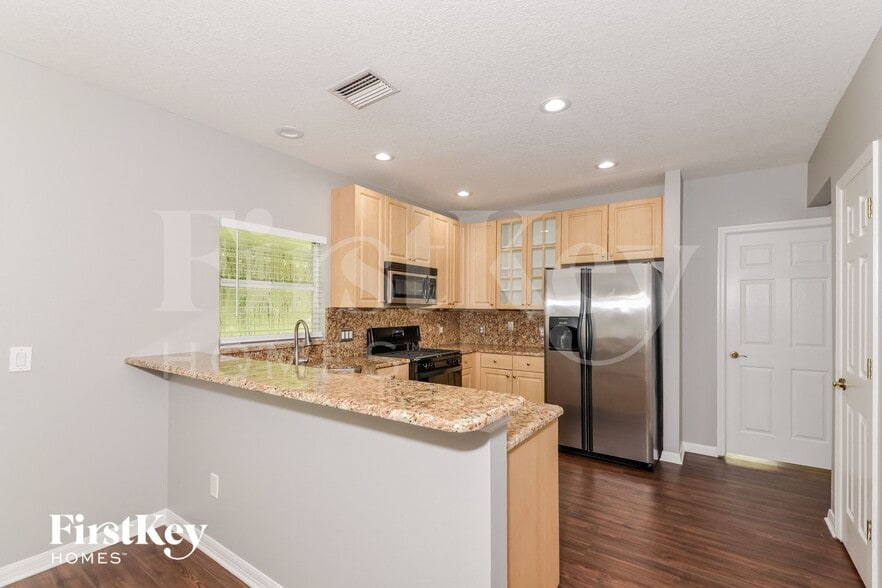 Building Photo - 2128 Brandon Park Cir