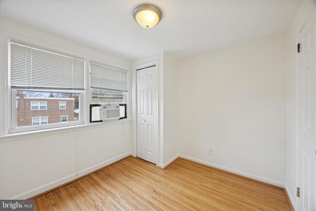 Building Photo - 519 Acorn St