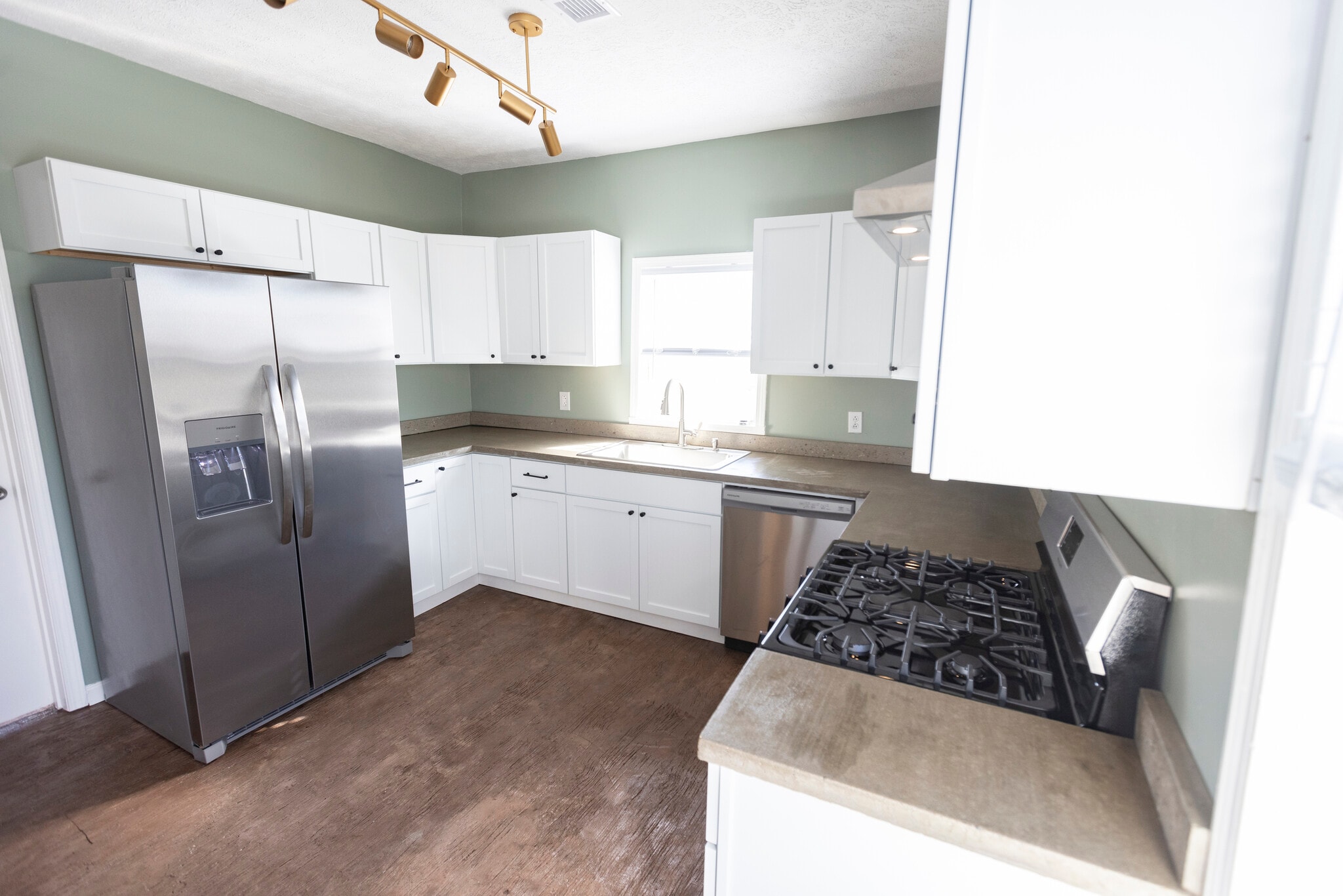 Building Photo - 304 Quigley St