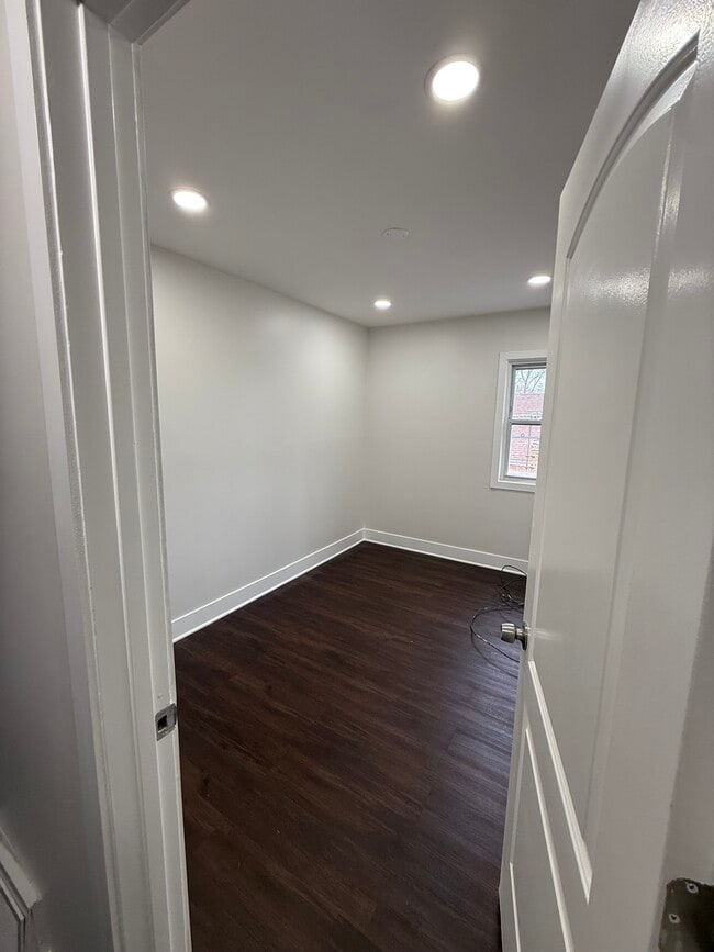 Building Photo - 2011 Grey Ave