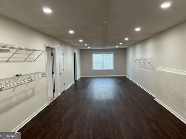 Building Photo - 5075 Mills Dr