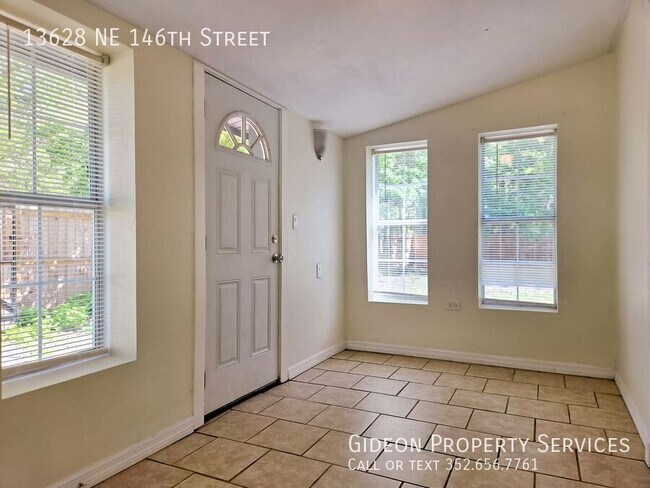 Building Photo - 13628 NE 146th St