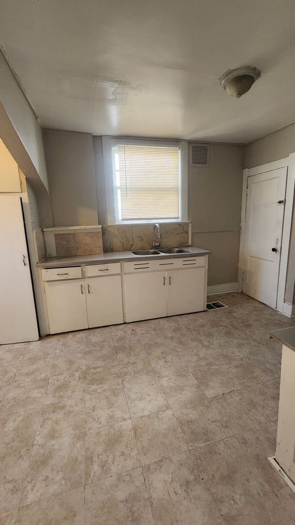 Building Photo - 3 Bed 1 Bath