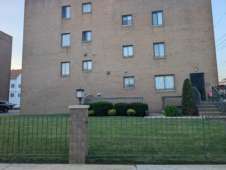 Building Photo - 15040 Tahoe St