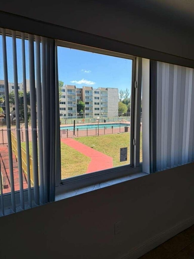 Building Photo - 6960 Miami Gardens Dr