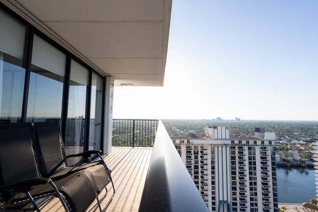 Building Photo - 2101 S Ocean Dr