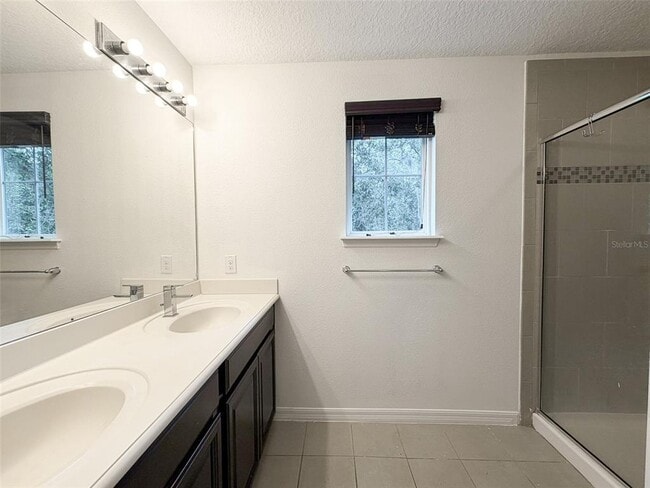 Building Photo - 11804 Silverlake Park Dr