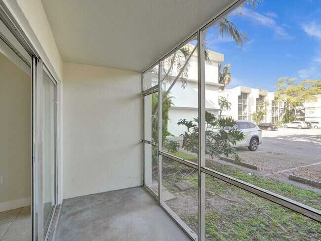 Building Photo - Renovated & Updated 2 Bed/2 Bath Condo with Patio – Prime Springcrest Location!
