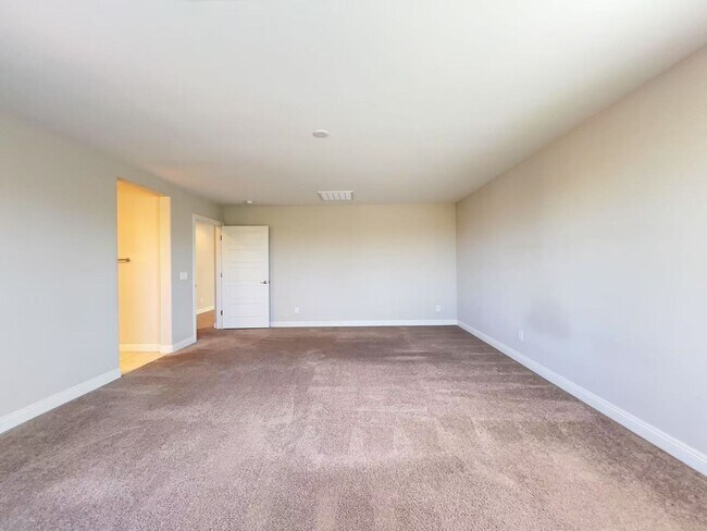 Building Photo - Unbelievable strip and mountain view House