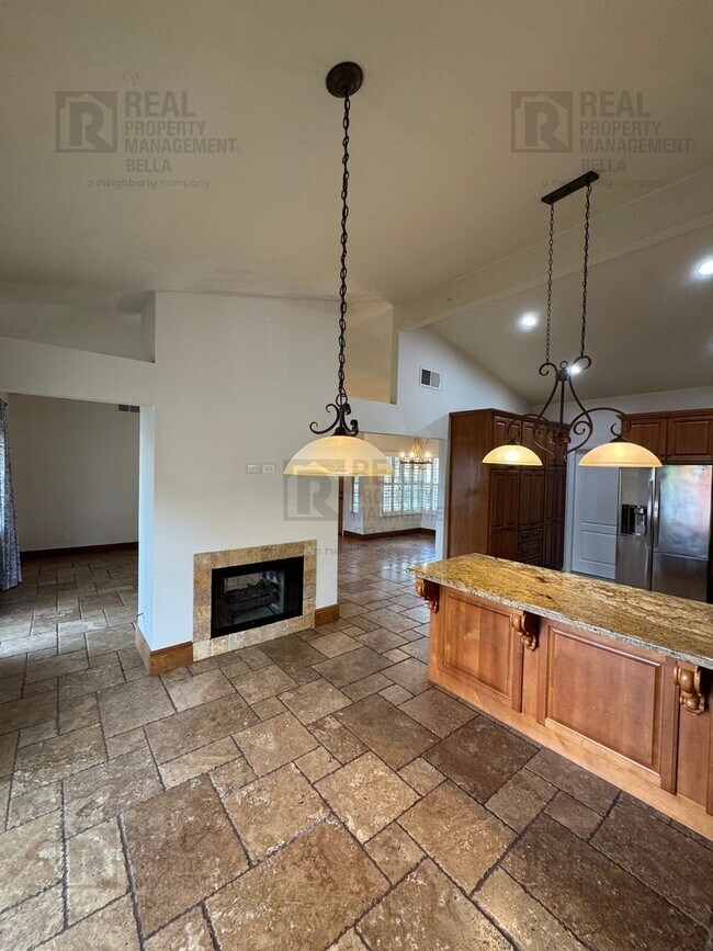 Building Photo - Spacious & Stylish Living in the Heart of Lake Elsinore