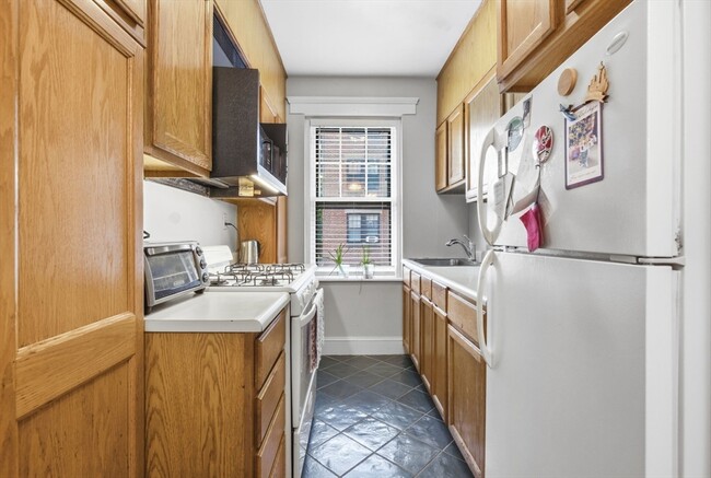 Building Photo - 36 Linnaean St