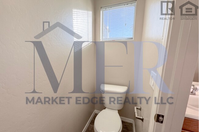 Building Photo - 3Bed/2Bath Home at Northern/107th Ave! $199 MOVE-IN SPECIAL! Ready for Immediate Move-In!