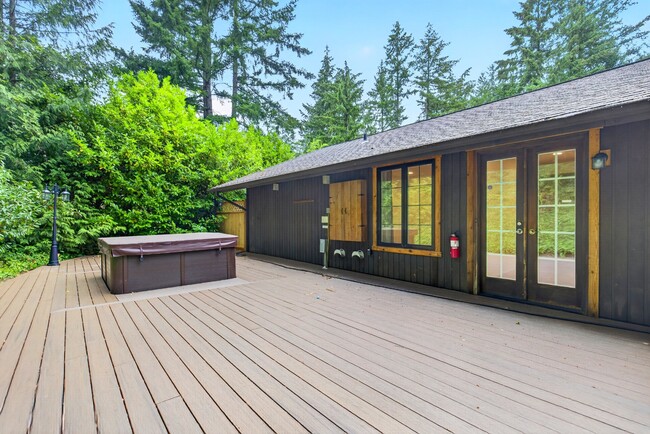 Building Photo - Mid-Century Gem with Hot Tub, Large Deck, and Bonus Rooms in Issaquah – 4 Bed, 3 Bath, 2,940 Sq Ft