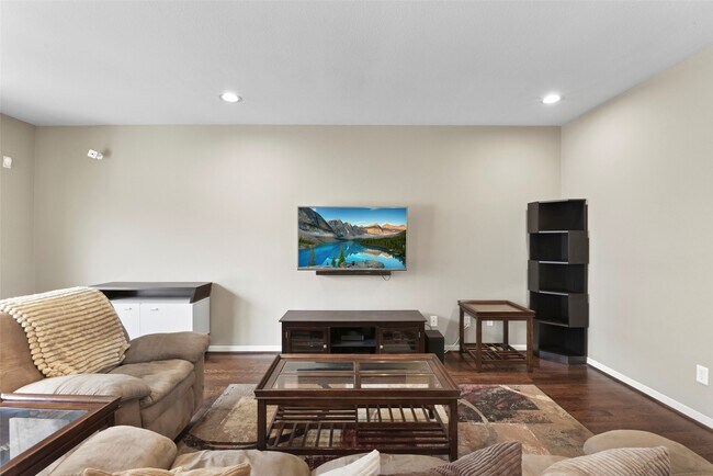 Building Photo - 241 N Lenox St