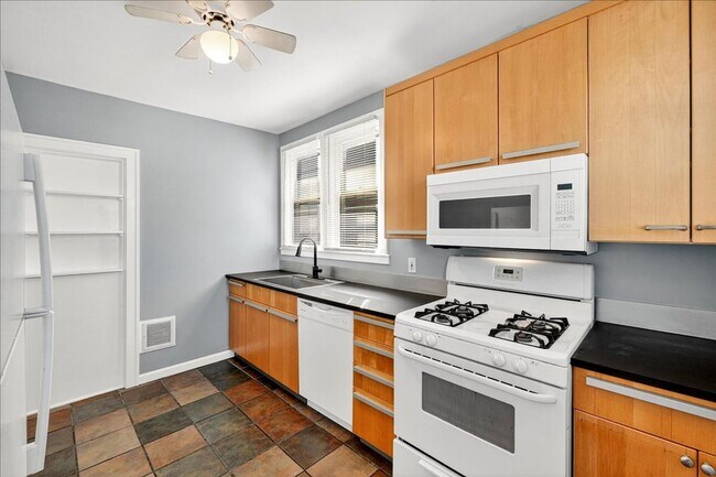 Building Photo - 5505 Rhodes Ave