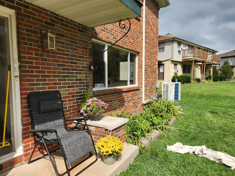 Building Photo - 5830 Balsam Rd