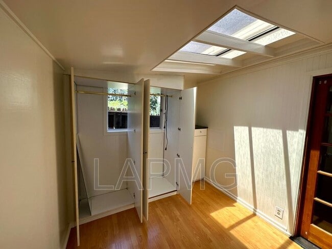 Building Photo - 2434 Echo Park Ave